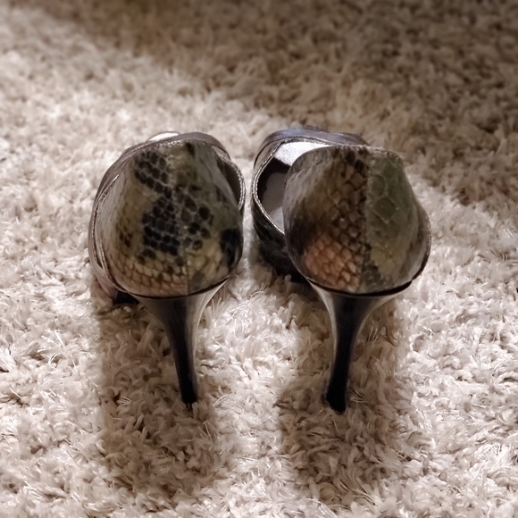 Heels - Picture 3 of 4